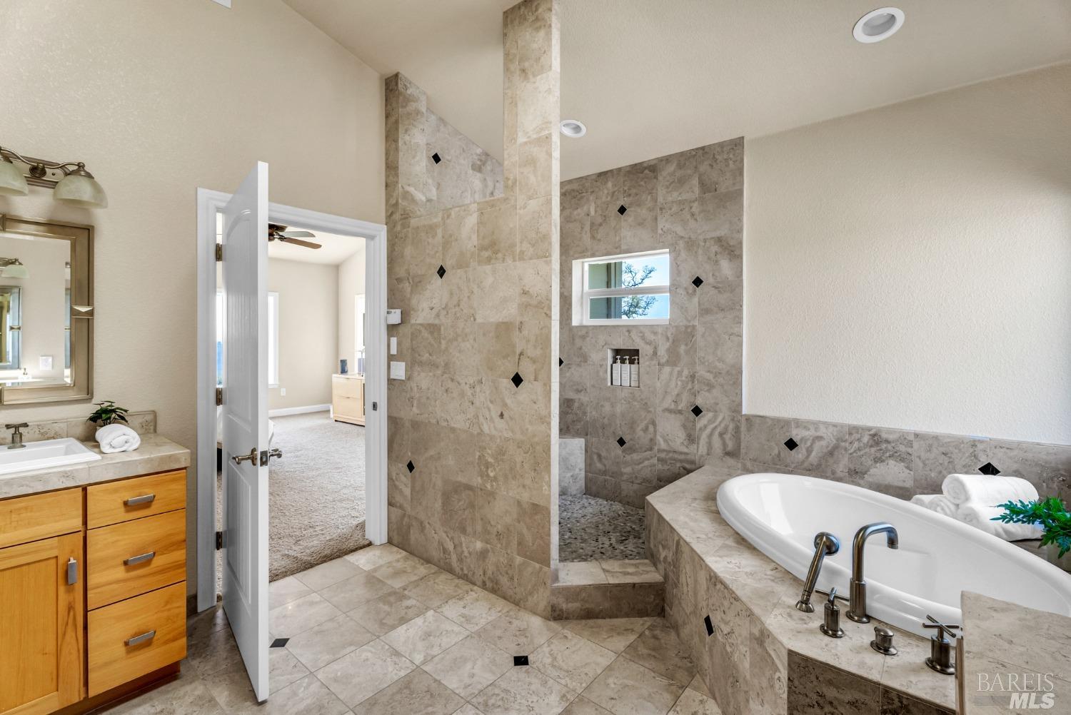 Detail Gallery Image 18 of 36 For 95 Longhorn Ridge Rd, Napa,  CA 94558 - 3 Beds | 2/1 Baths