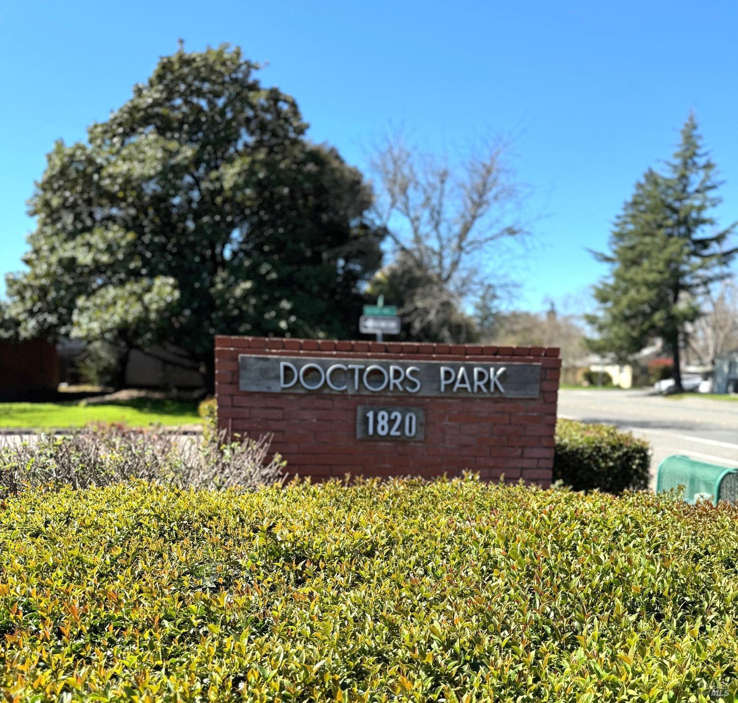 44 Doctors Park Drive, Santa Rosa, CA 95405