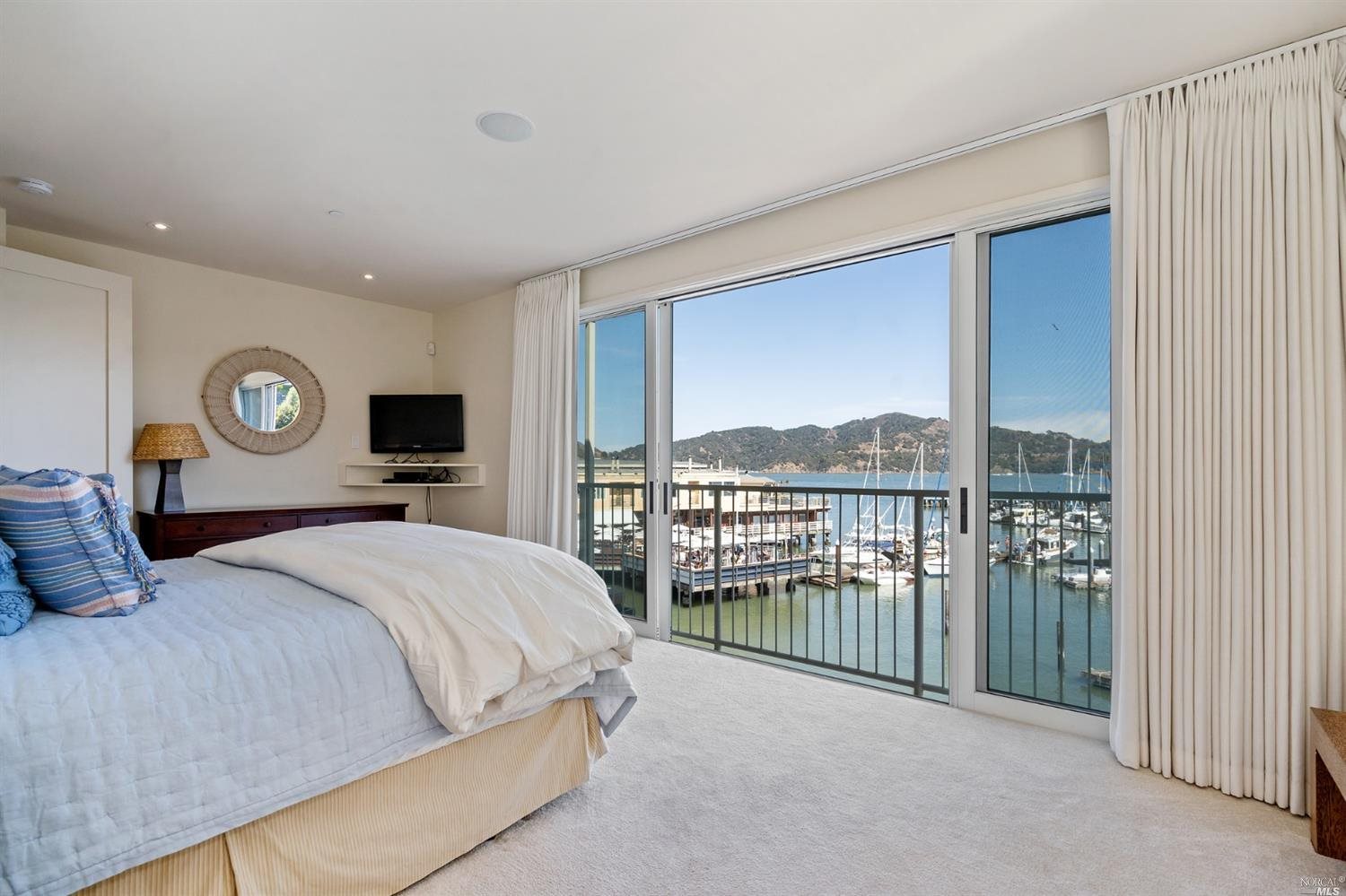 Detail Gallery Image 38 of 63 For 41 Main St #3,  Tiburon,  CA 94920 - 2 Beds | 2/1 Baths
