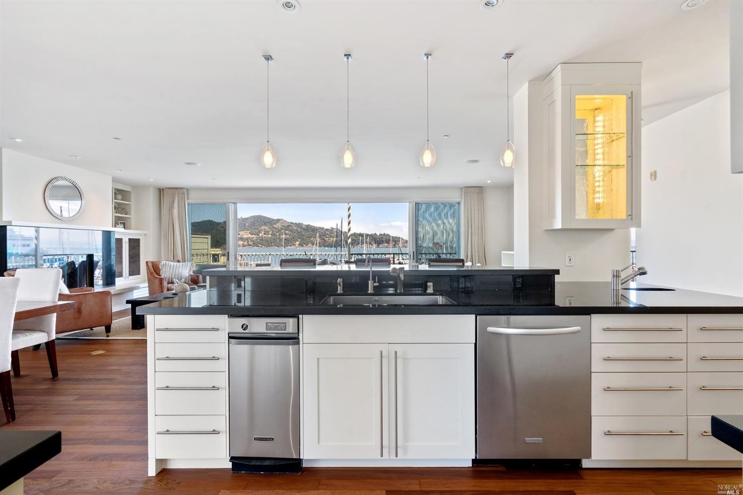 Detail Gallery Image 35 of 63 For 41 Main St #3,  Tiburon,  CA 94920 - 2 Beds | 2/1 Baths