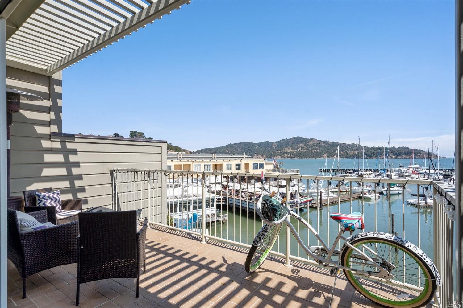 Detail Gallery Image 14 of 63 For 41 Main St #3,  Tiburon,  CA 94920 - 2 Beds | 2/1 Baths