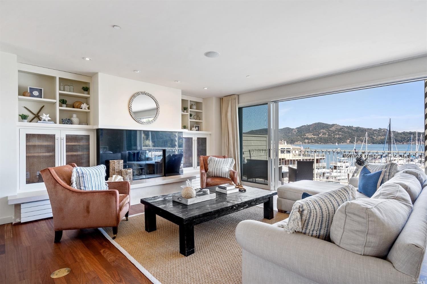 Detail Gallery Image 7 of 63 For 41 Main St #3,  Tiburon,  CA 94920 - 2 Beds | 2/1 Baths