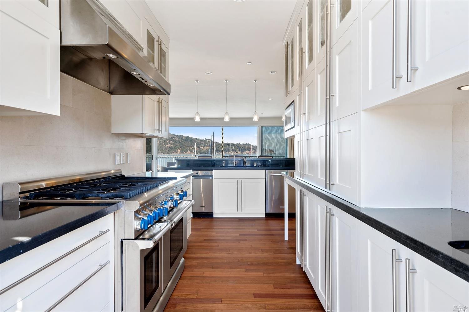 Detail Gallery Image 34 of 63 For 41 Main St #3,  Tiburon,  CA 94920 - 2 Beds | 2/1 Baths