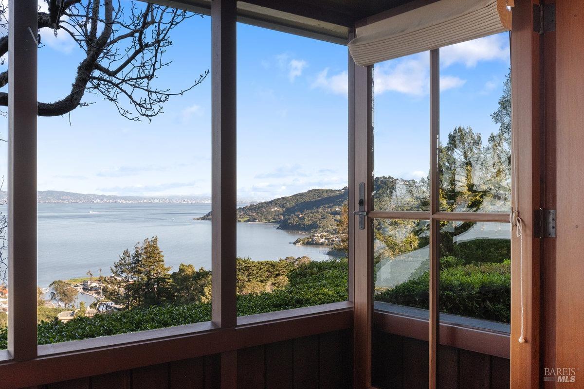 Detail Gallery Image 39 of 65 For 325 Taylor Rd, Tiburon,  CA 94920 - 3 Beds | 2/1 Baths