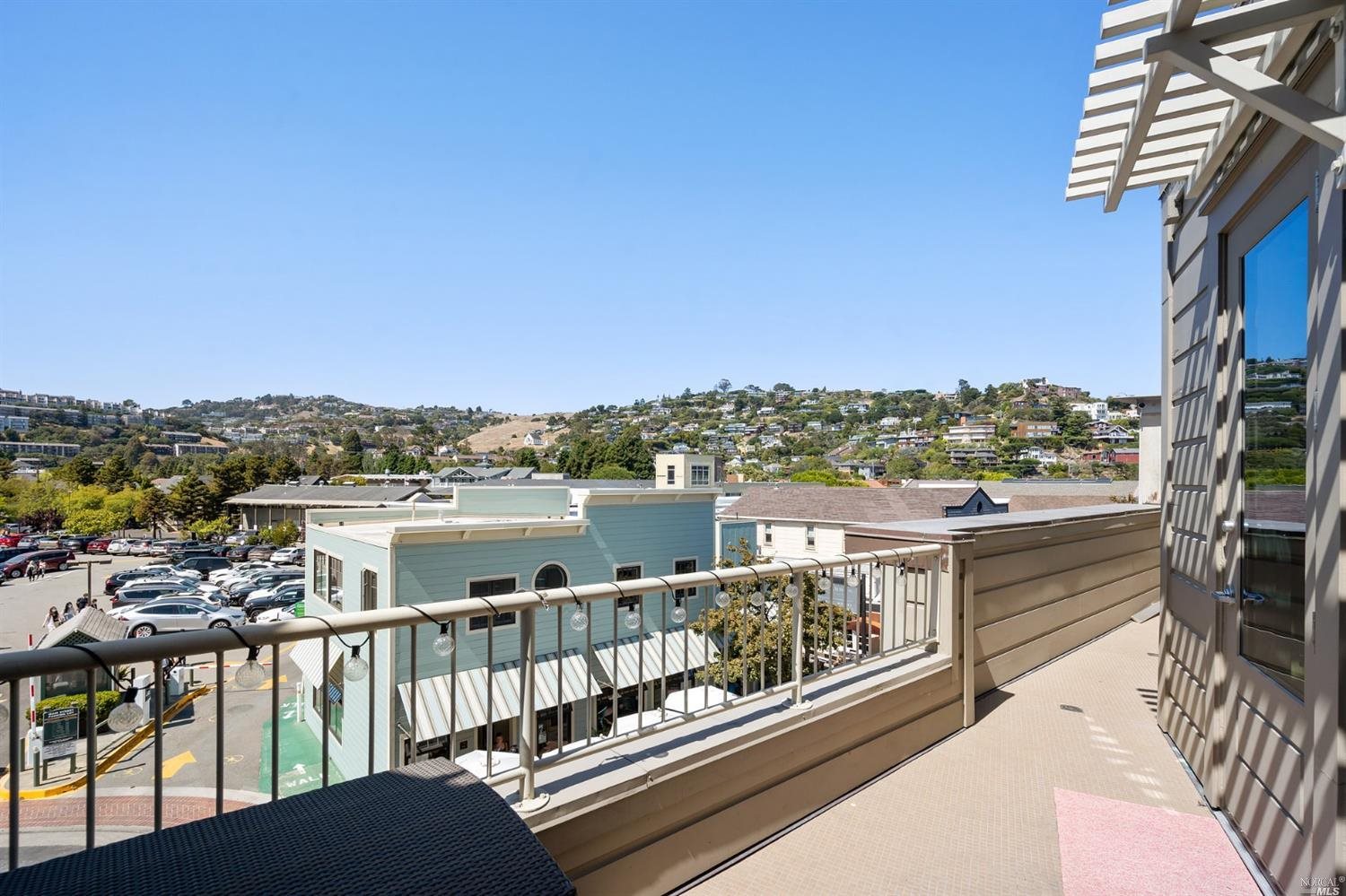 Detail Gallery Image 24 of 63 For 41 Main St #3,  Tiburon,  CA 94920 - 2 Beds | 2/1 Baths