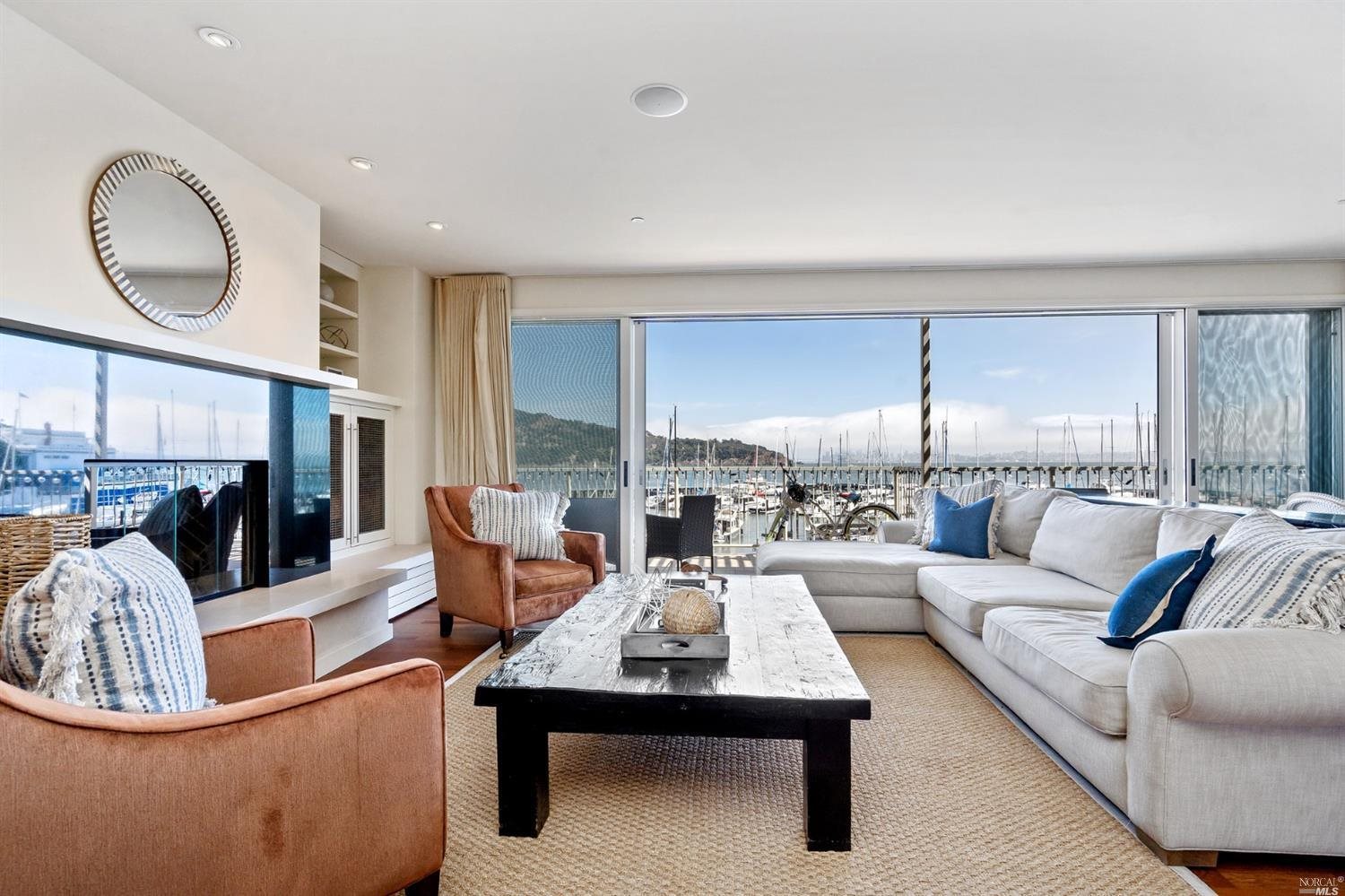 Detail Gallery Image 8 of 63 For 41 Main St #3,  Tiburon,  CA 94920 - 2 Beds | 2/1 Baths