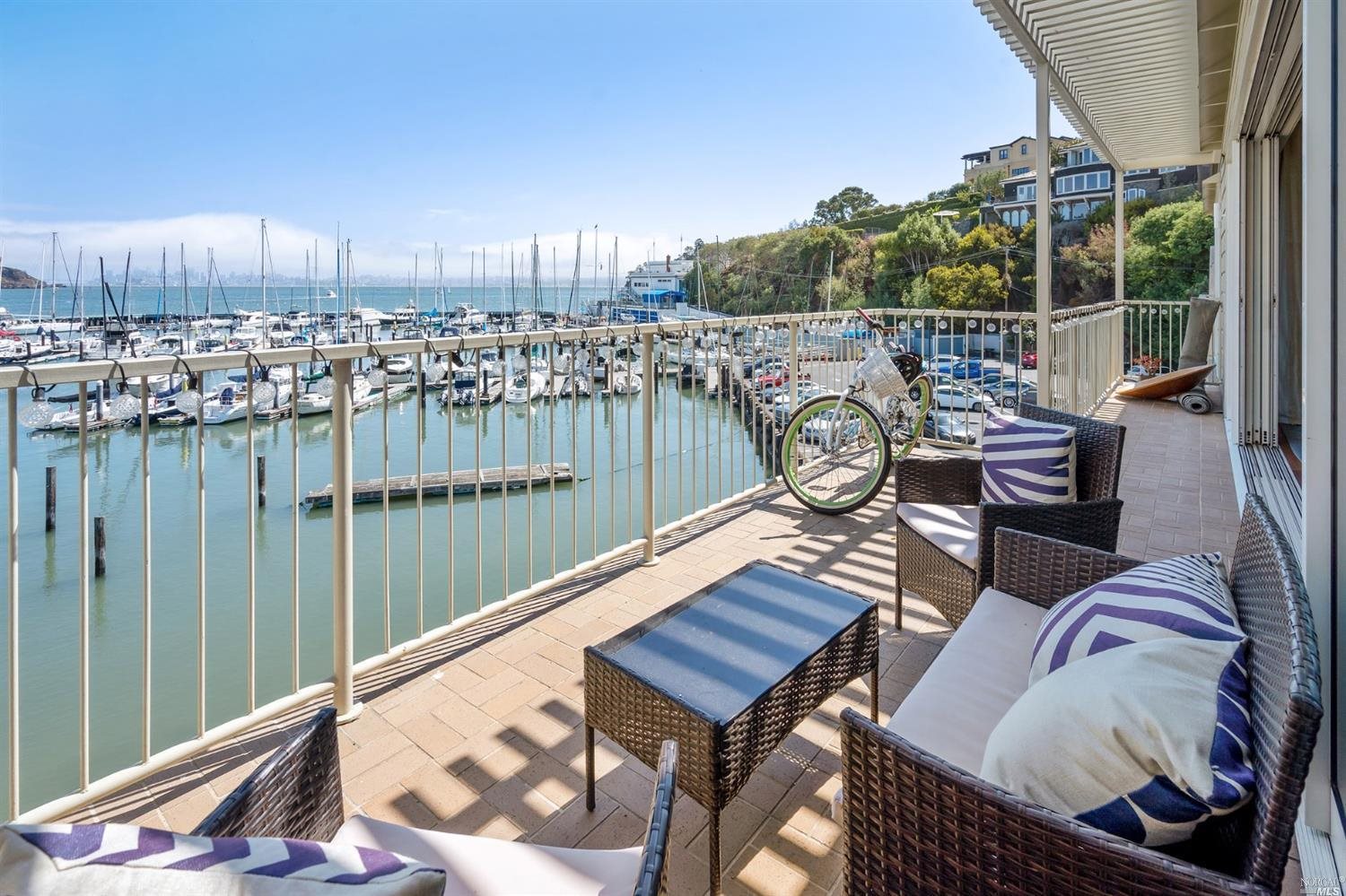 Detail Gallery Image 11 of 63 For 41 Main St #3,  Tiburon,  CA 94920 - 2 Beds | 2/1 Baths
