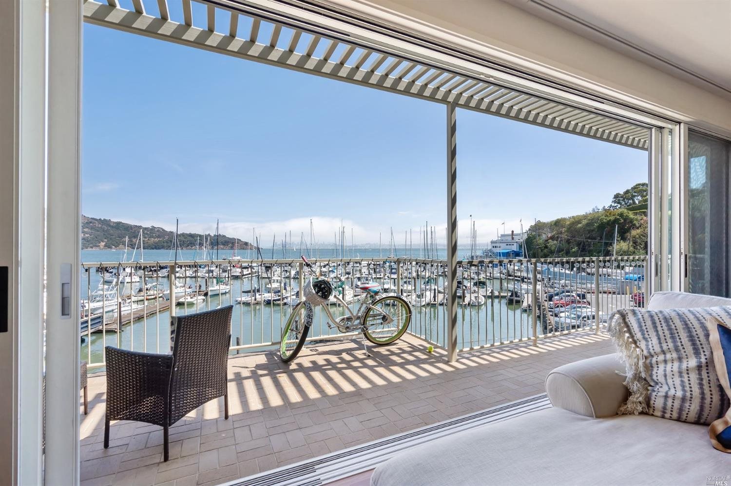 Detail Gallery Image 10 of 63 For 41 Main St #3,  Tiburon,  CA 94920 - 2 Beds | 2/1 Baths