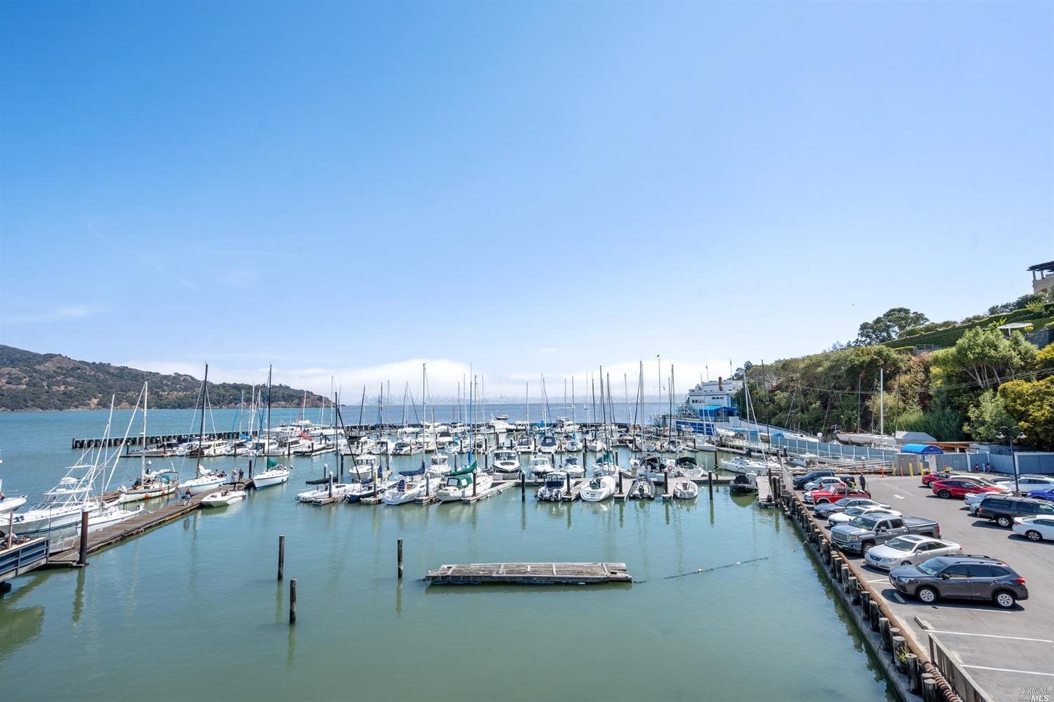 Detail Gallery Image 13 of 63 For 41 Main St #3,  Tiburon,  CA 94920 - 2 Beds | 2/1 Baths