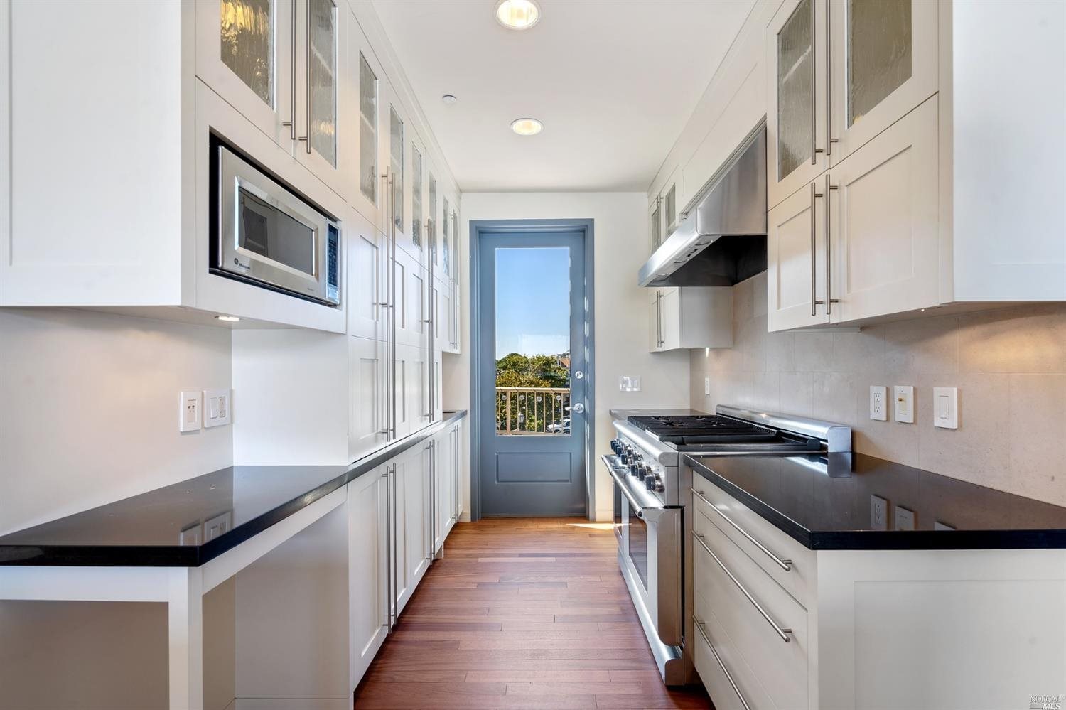 Detail Gallery Image 32 of 63 For 41 Main St #3,  Tiburon,  CA 94920 - 2 Beds | 2/1 Baths