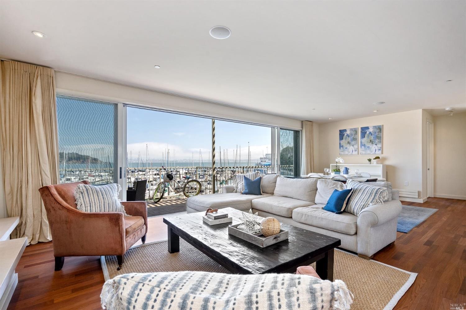 Detail Gallery Image 9 of 63 For 41 Main St #3,  Tiburon,  CA 94920 - 2 Beds | 2/1 Baths