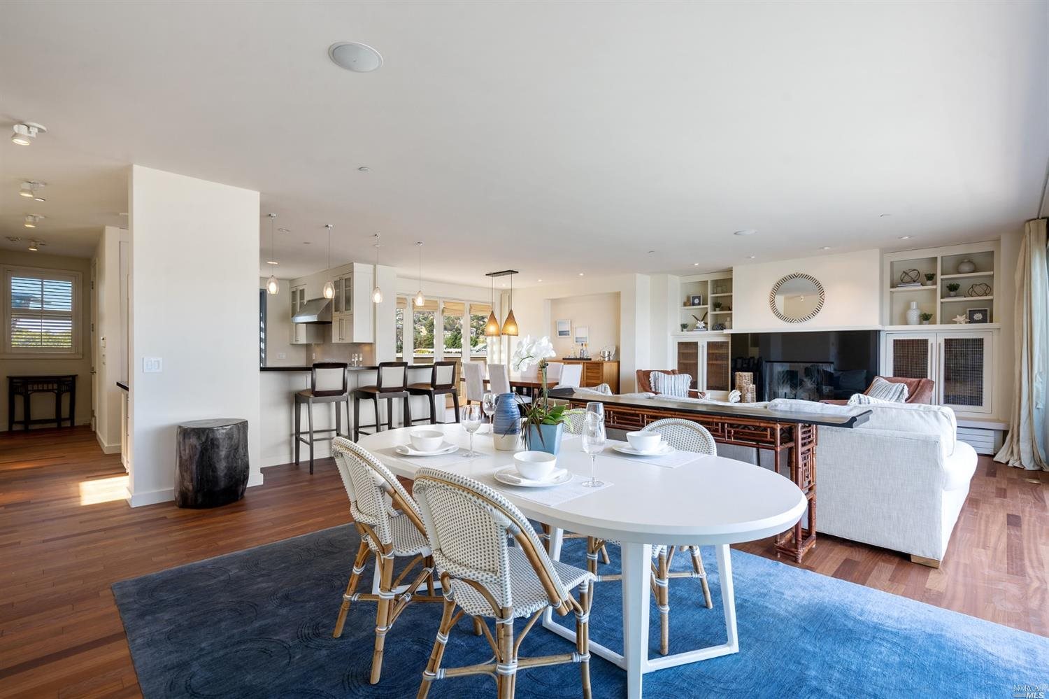 Detail Gallery Image 21 of 63 For 41 Main St #3,  Tiburon,  CA 94920 - 2 Beds | 2/1 Baths