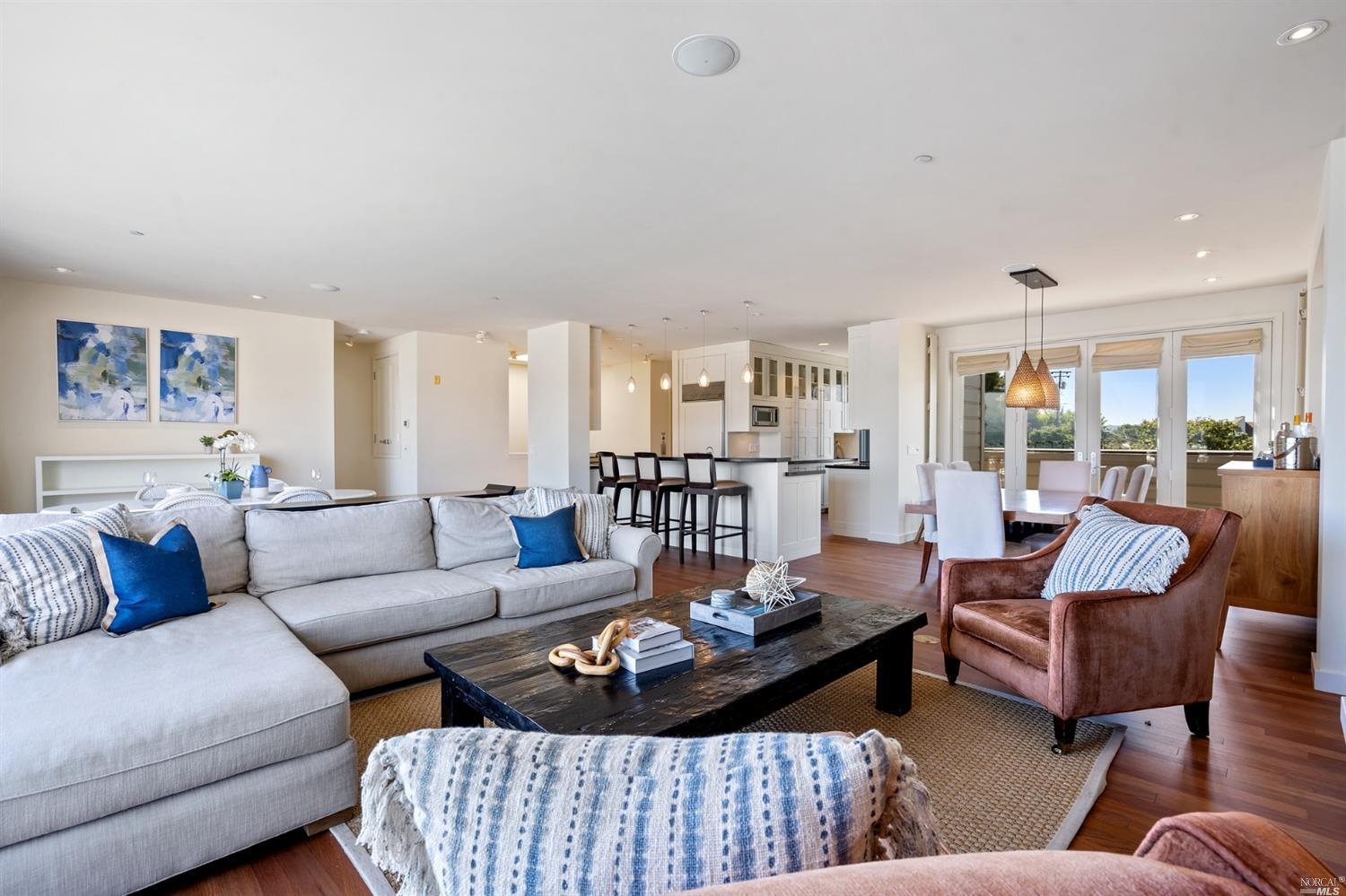 Detail Gallery Image 16 of 63 For 41 Main St #3,  Tiburon,  CA 94920 - 2 Beds | 2/1 Baths