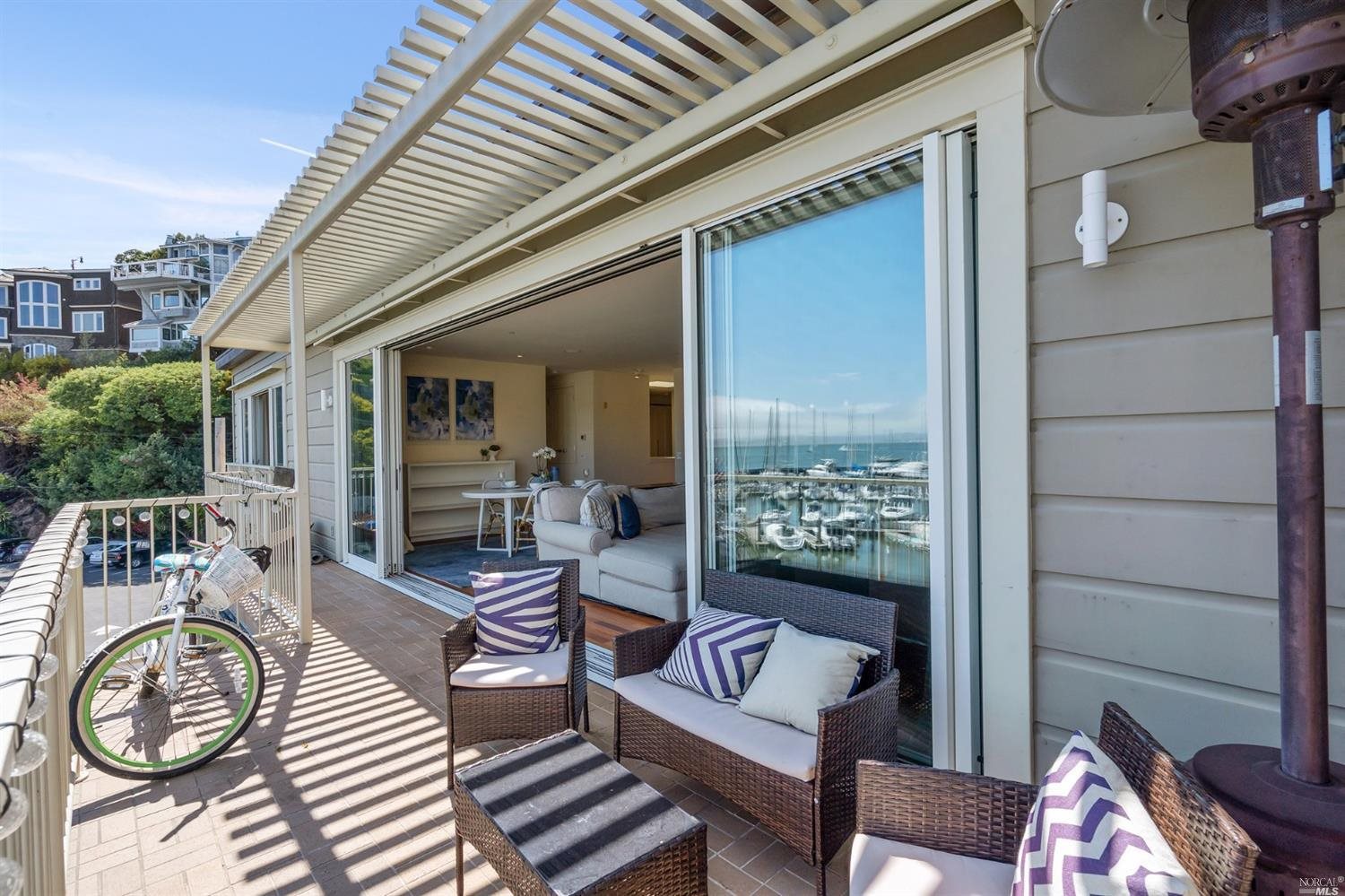 Detail Gallery Image 12 of 63 For 41 Main St #3,  Tiburon,  CA 94920 - 2 Beds | 2/1 Baths