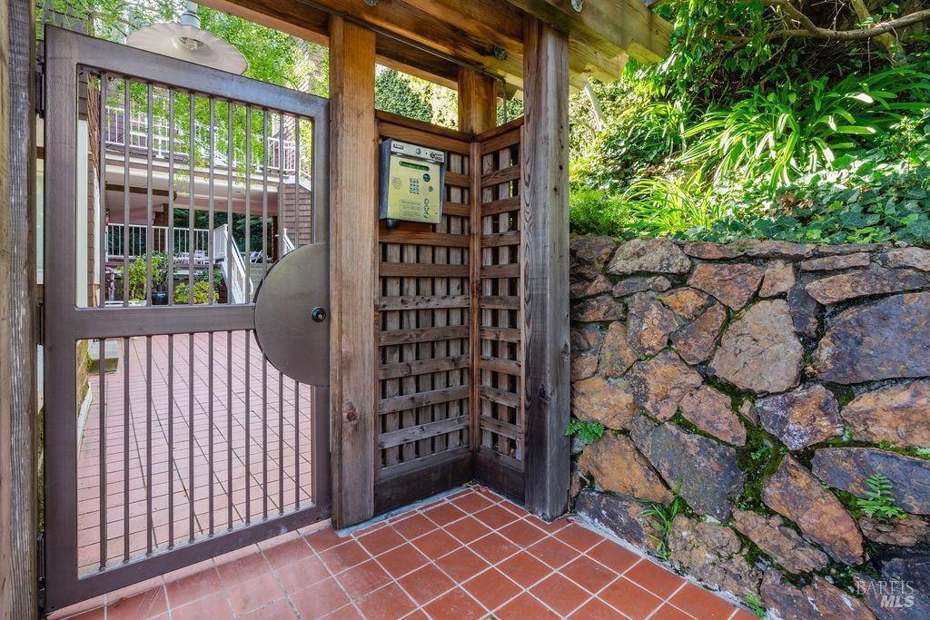 Detail Gallery Image 28 of 31 For 95 Bulkley Ave, Sausalito,  CA 94965 - 3 Beds | 3/1 Baths