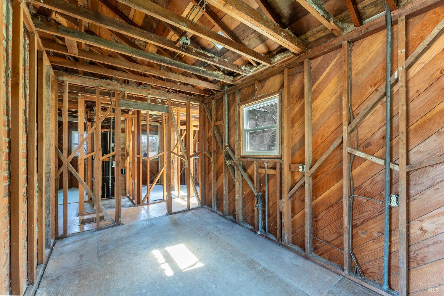 Detail Gallery Image 6 of 22 For 565 Redwood Ave, Willits,  CA 95490 - 1 Beds | 1 Baths