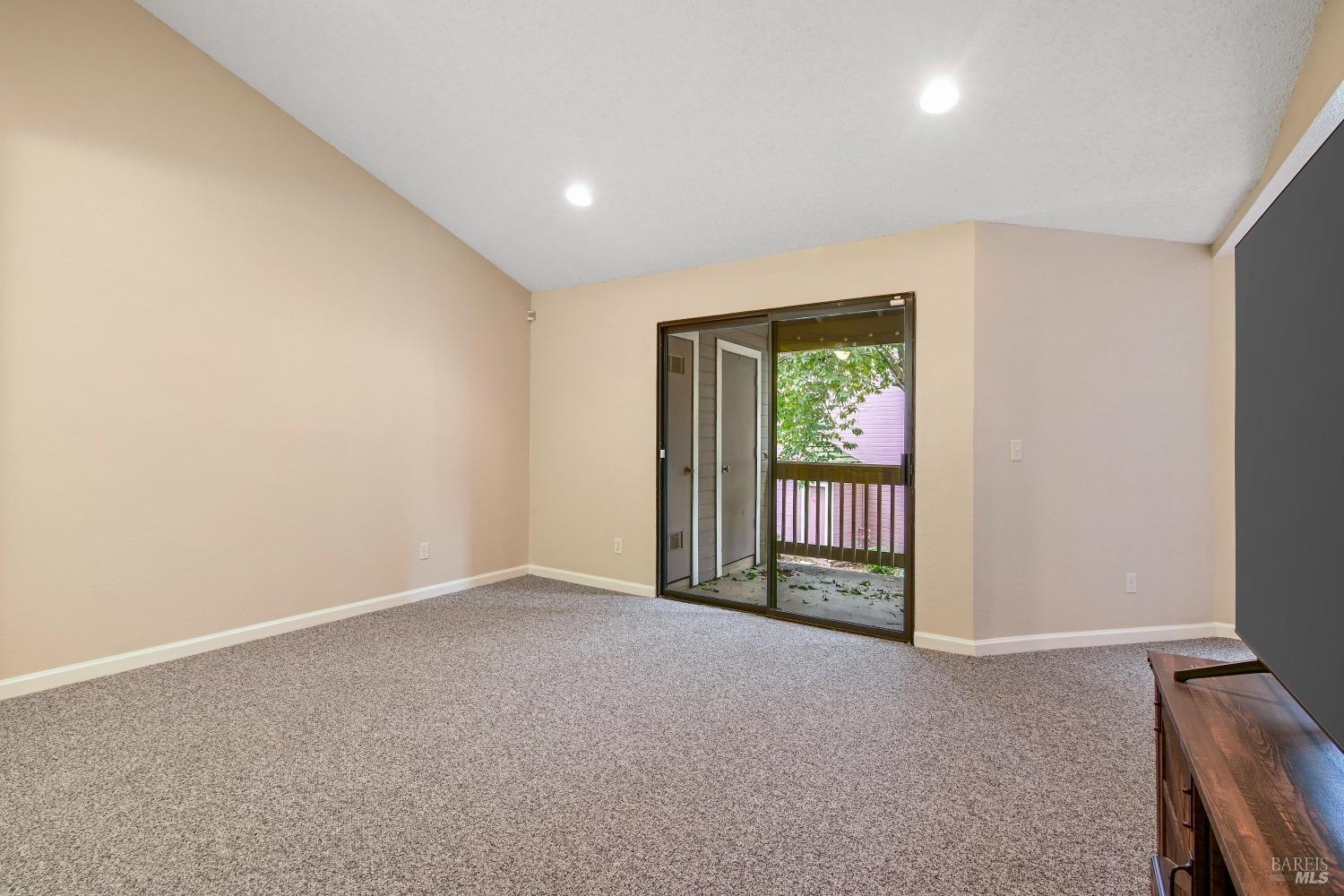Detail Gallery Image 5 of 32 For 2943 Winding Ln, Antioch,  CA 94531 - 2 Beds | 1 Baths