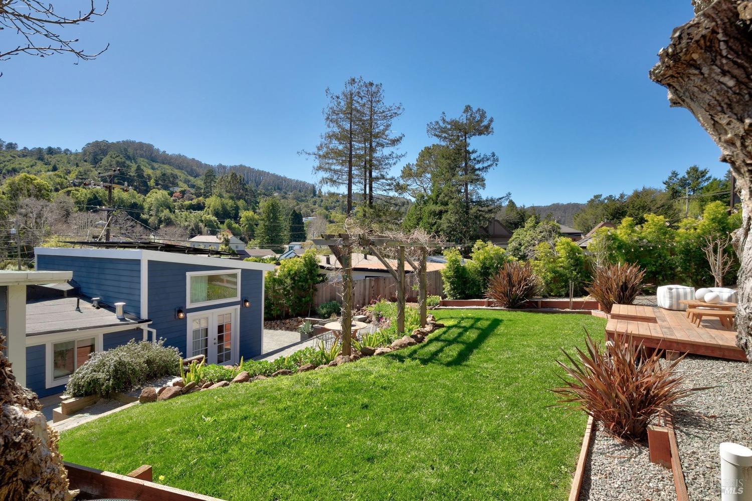 Detail Gallery Image 1 of 1 For 368 Shoreline Hwy, Mill Valley,  CA 94941 - 2 Beds | 2 Baths
