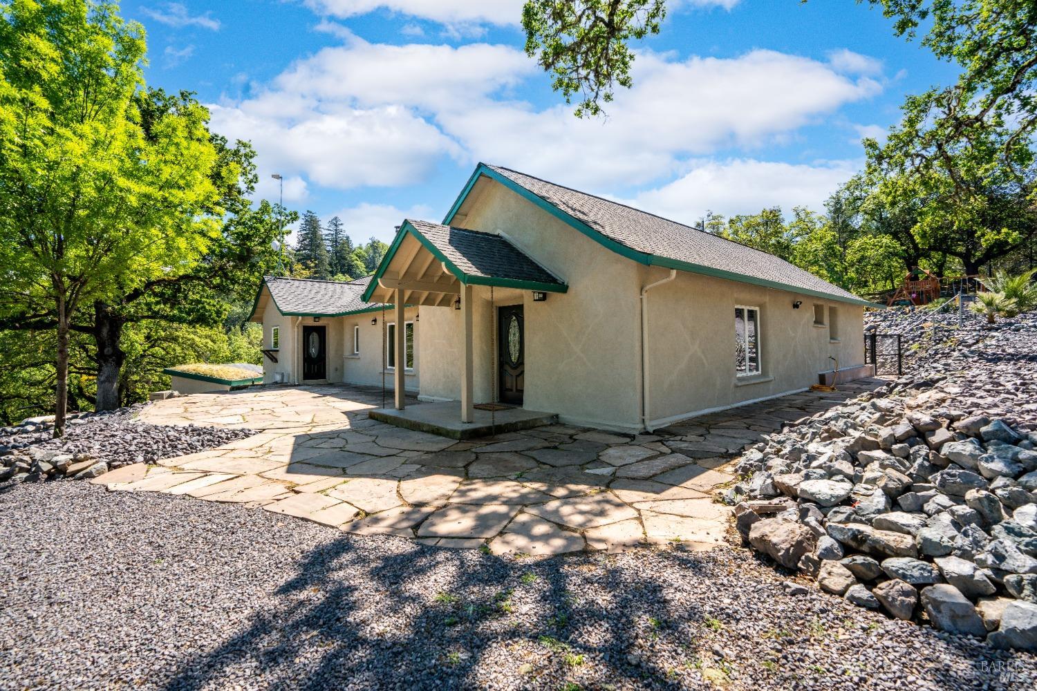 Detail Gallery Image 6 of 91 For 5500 Parducci Rd, Ukiah,  CA 95482 - 3 Beds | 3 Baths