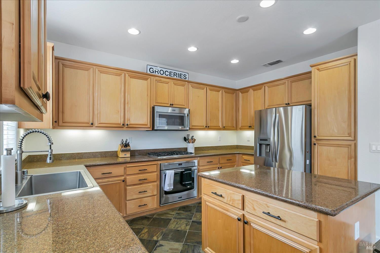 Detail Gallery Image 13 of 48 For 8052 Carlisle Way, Vallejo,  CA 94591 - 3 Beds | 2/1 Baths