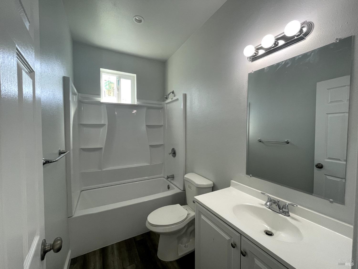 Detail Gallery Image 10 of 35 For 14010 Lakeshore Dr, Clearlake,  CA 95422 - 3 Beds | 2/1 Baths