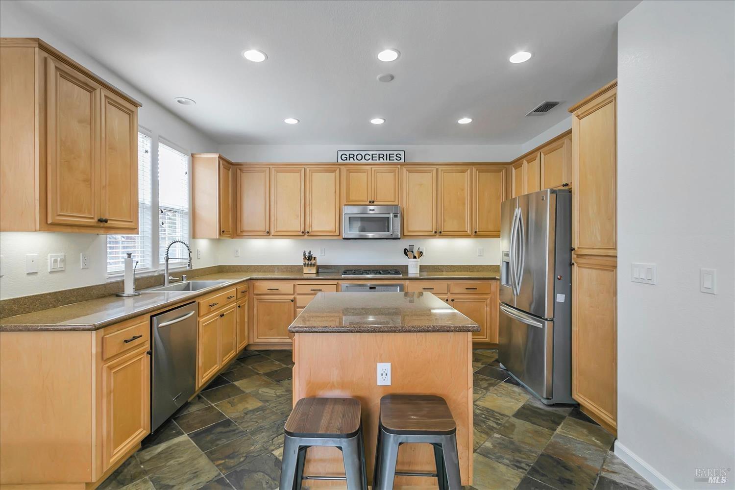 Detail Gallery Image 11 of 48 For 8052 Carlisle Way, Vallejo,  CA 94591 - 3 Beds | 2/1 Baths