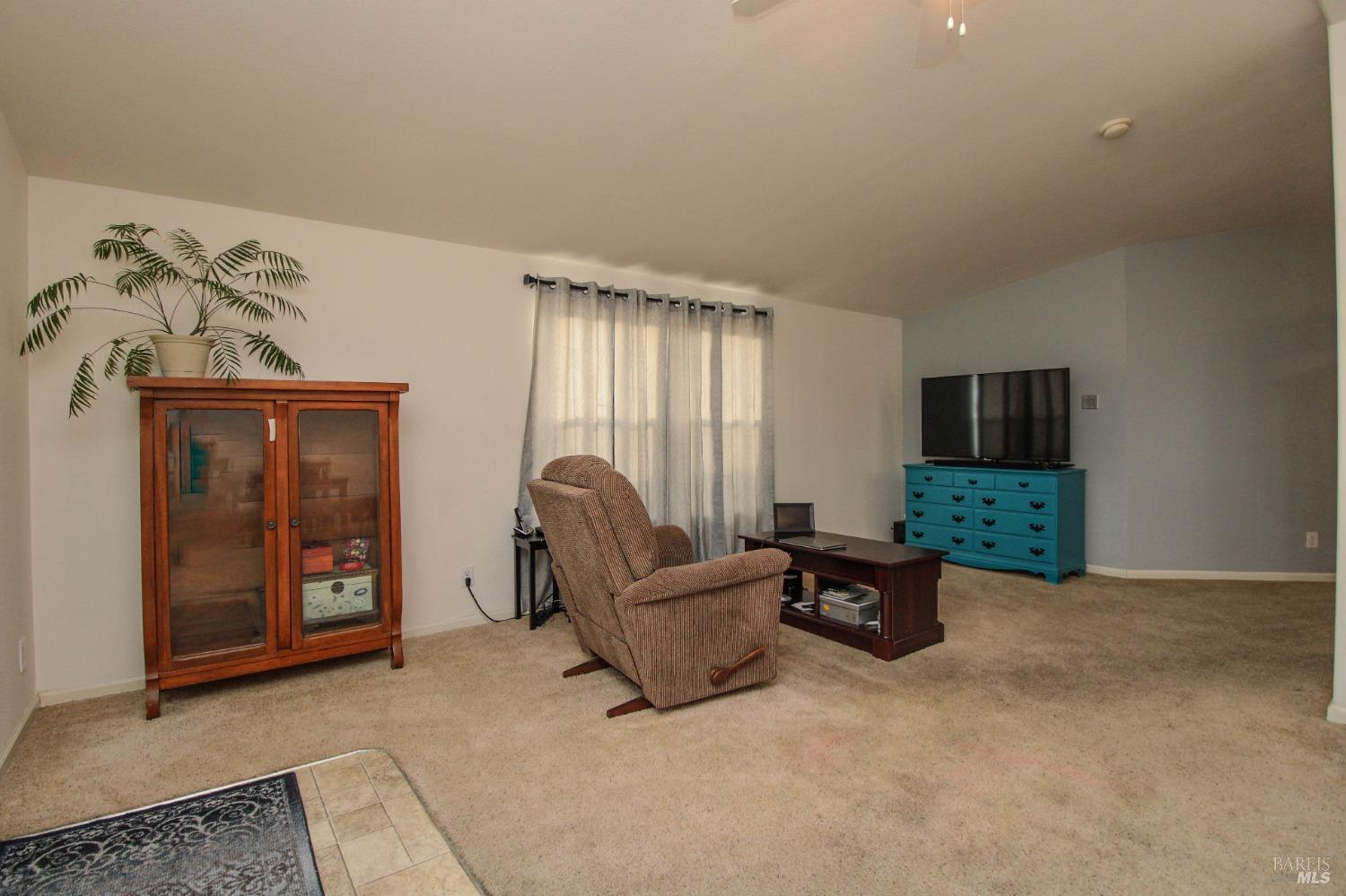 Detail Gallery Image 11 of 44 For 163 Avenida Hidalgo Ave, Vacaville,  CA 95687 - 3 Beds | 2 Baths