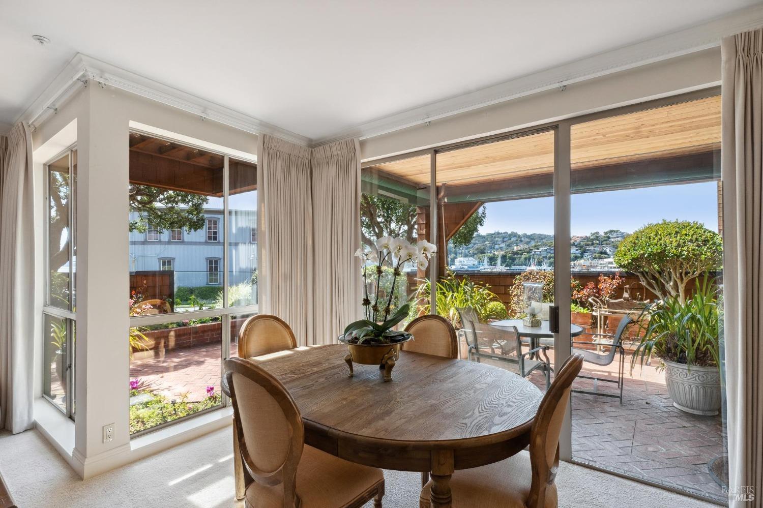 Detail Gallery Image 9 of 50 For 402 Paradise Dr, Tiburon,  CA 94920 - 2 Beds | 2 Baths