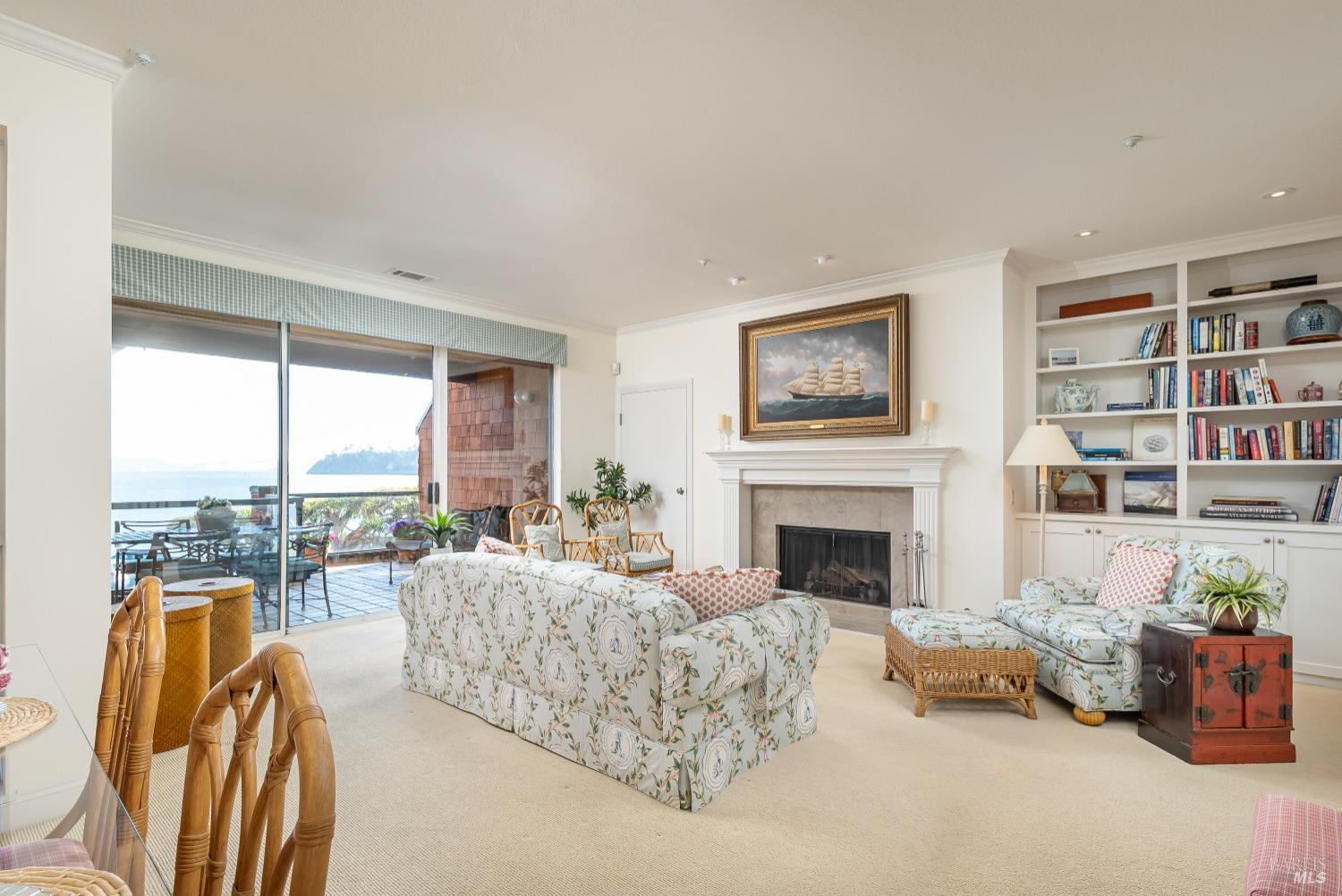 Detail Gallery Image 7 of 42 For 403 Paradise Dr, Tiburon,  CA 94920 - 3 Beds | 2/1 Baths