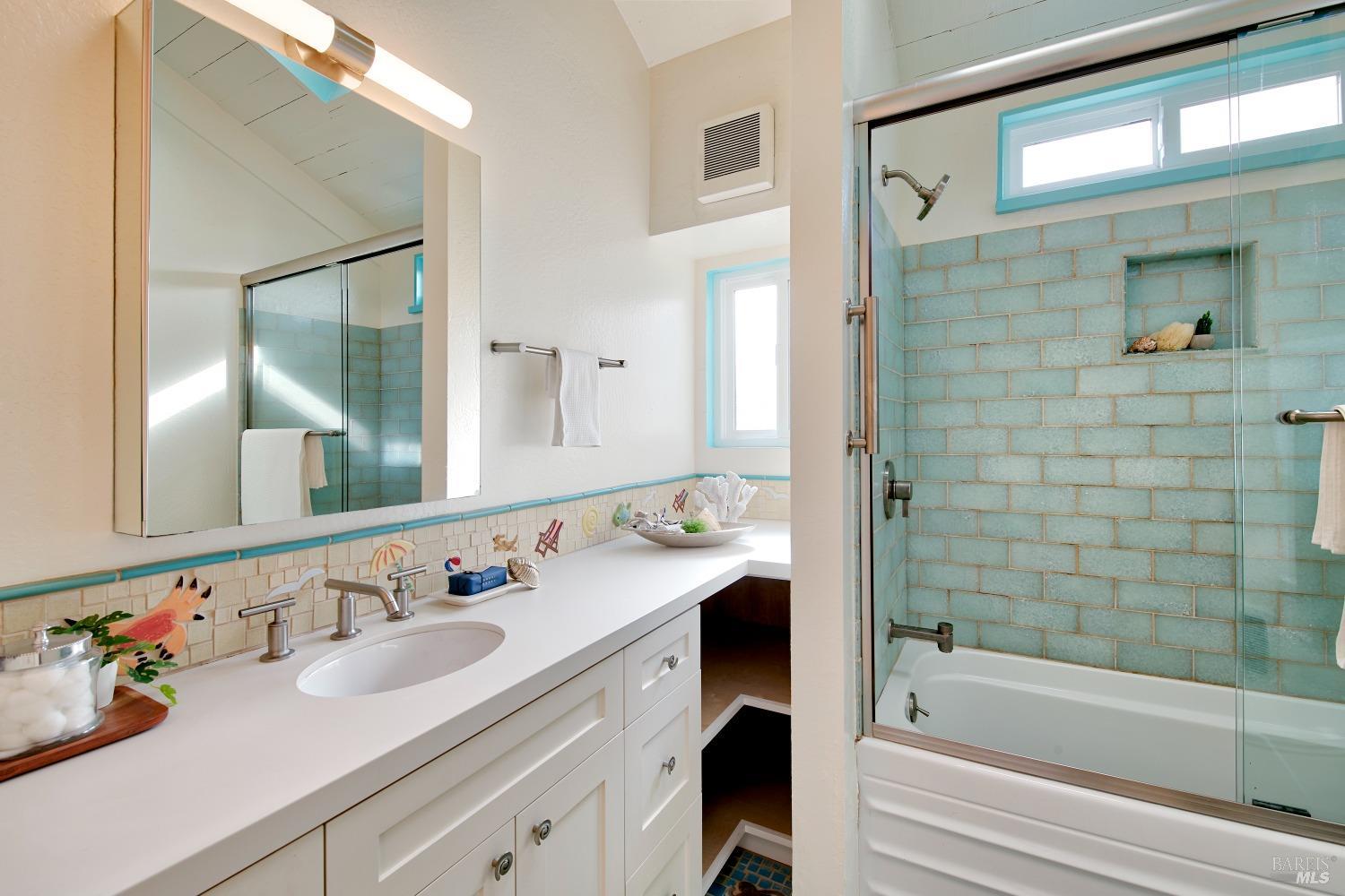 Detail Gallery Image 21 of 32 For 39 W Pier Unkn, Sausalito,  CA 94965 - 2 Beds | 2 Baths