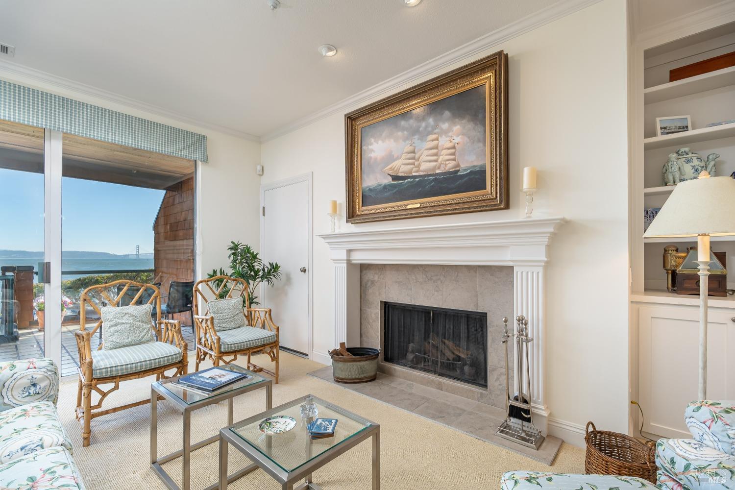 Detail Gallery Image 8 of 42 For 403 Paradise Dr, Tiburon,  CA 94920 - 3 Beds | 2/1 Baths