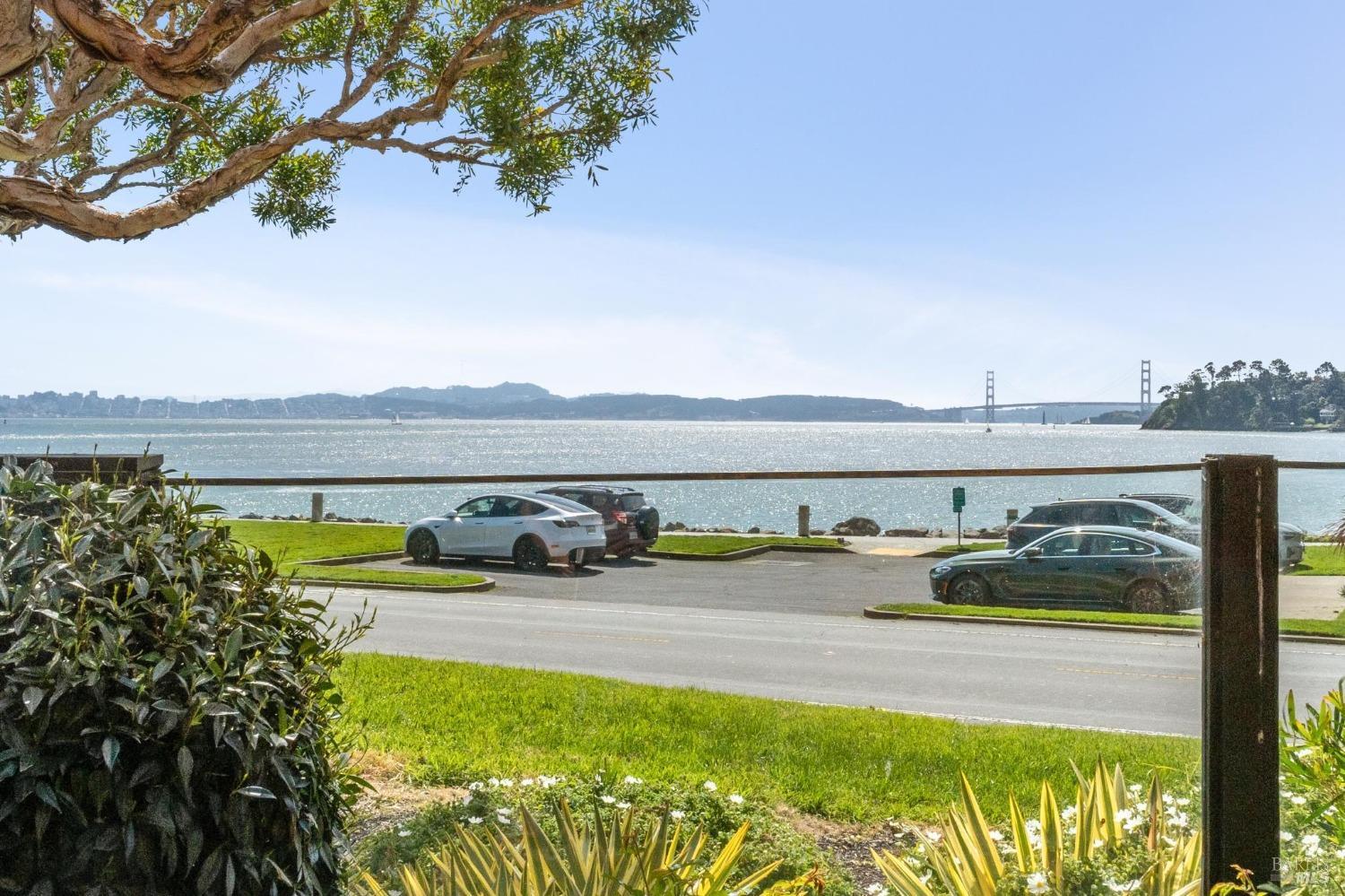 Detail Gallery Image 38 of 50 For 402 Paradise Dr, Tiburon,  CA 94920 - 2 Beds | 2 Baths