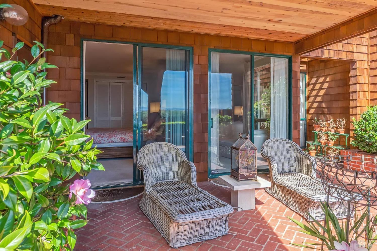 Detail Gallery Image 34 of 50 For 402 Paradise Dr, Tiburon,  CA 94920 - 2 Beds | 2 Baths