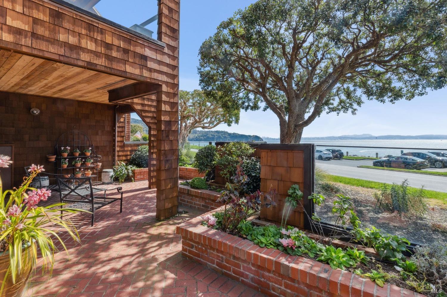 Detail Gallery Image 39 of 50 For 402 Paradise Dr, Tiburon,  CA 94920 - 2 Beds | 2 Baths