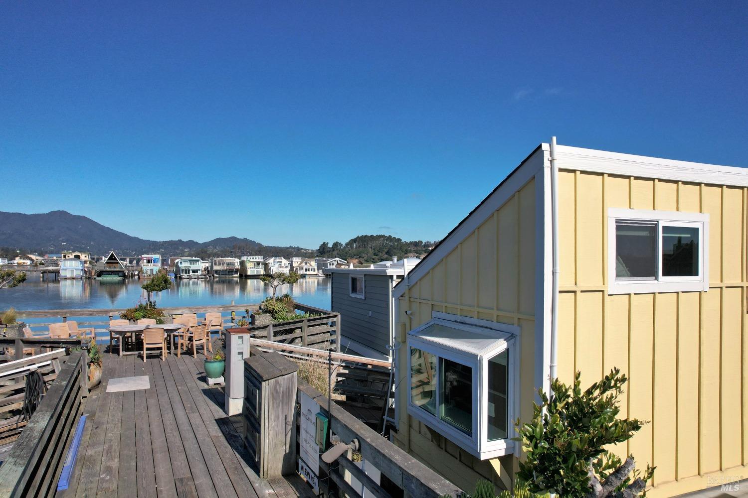 Detail Gallery Image 2 of 32 For 39 W Pier Unkn, Sausalito,  CA 94965 - 2 Beds | 2 Baths