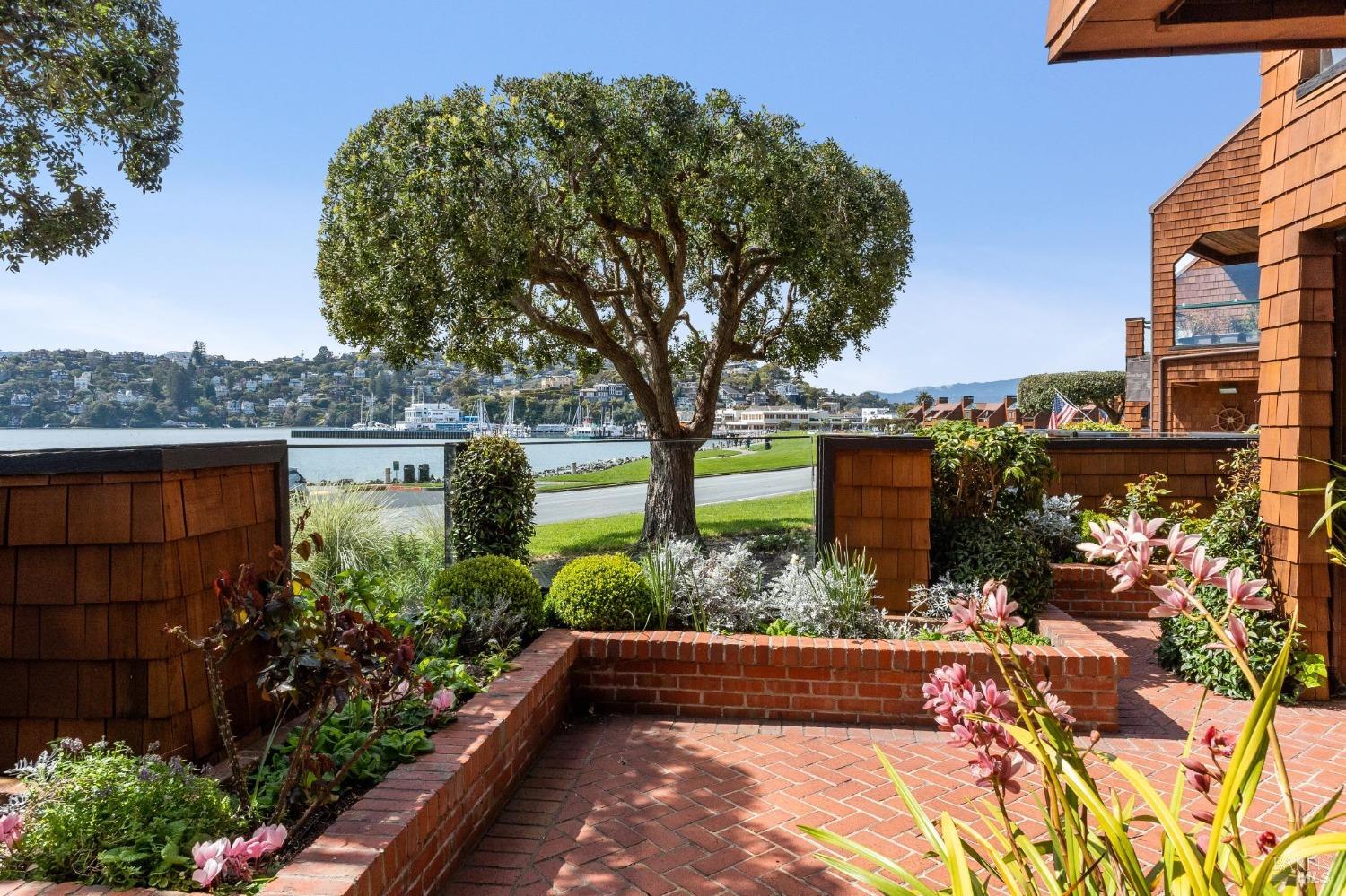 Detail Gallery Image 40 of 50 For 402 Paradise Dr, Tiburon,  CA 94920 - 2 Beds | 2 Baths