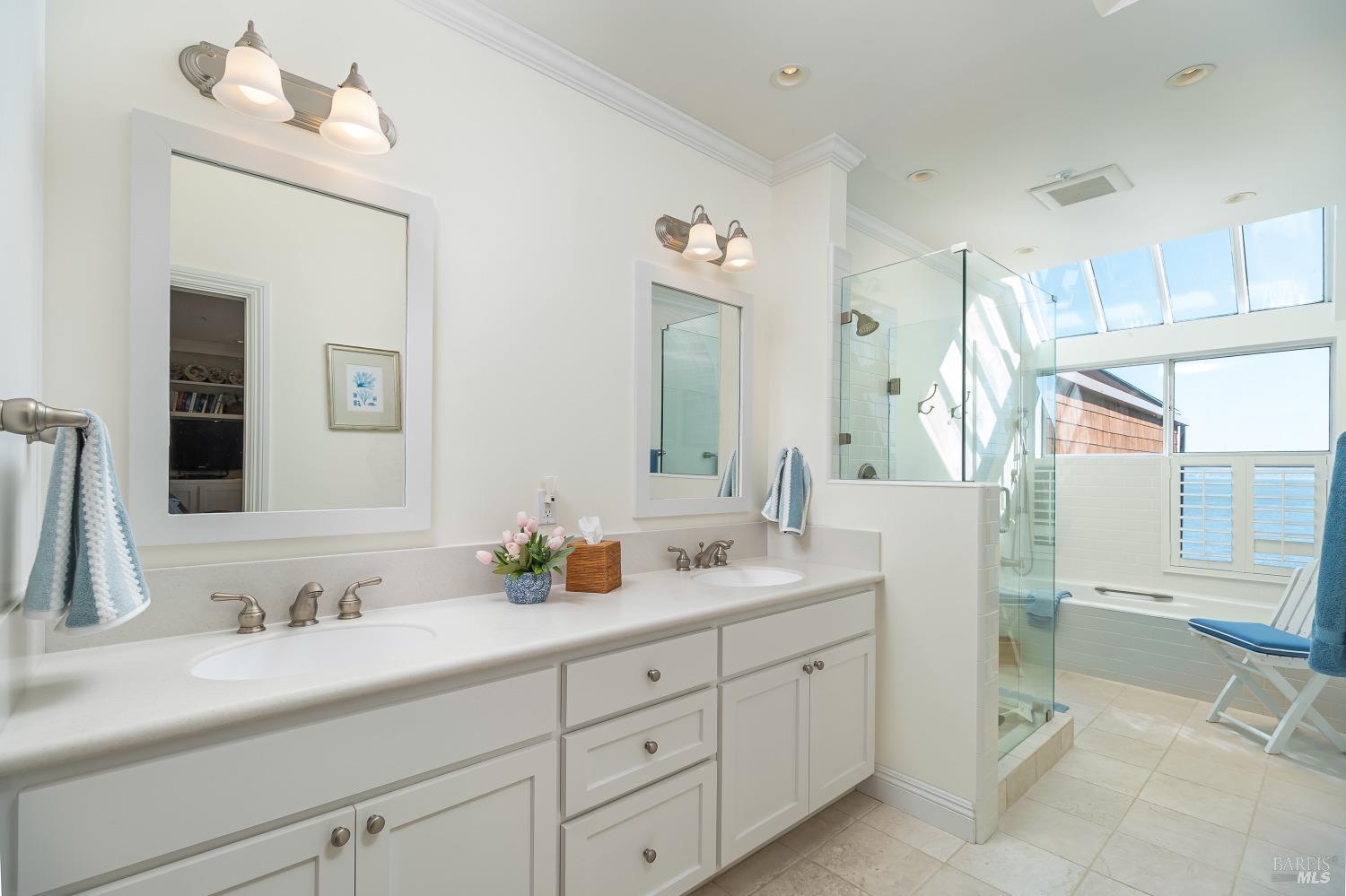 Detail Gallery Image 22 of 36 For 403 Paradise Dr, Tiburon,  CA 94920 - 3 Beds | 2/1 Baths