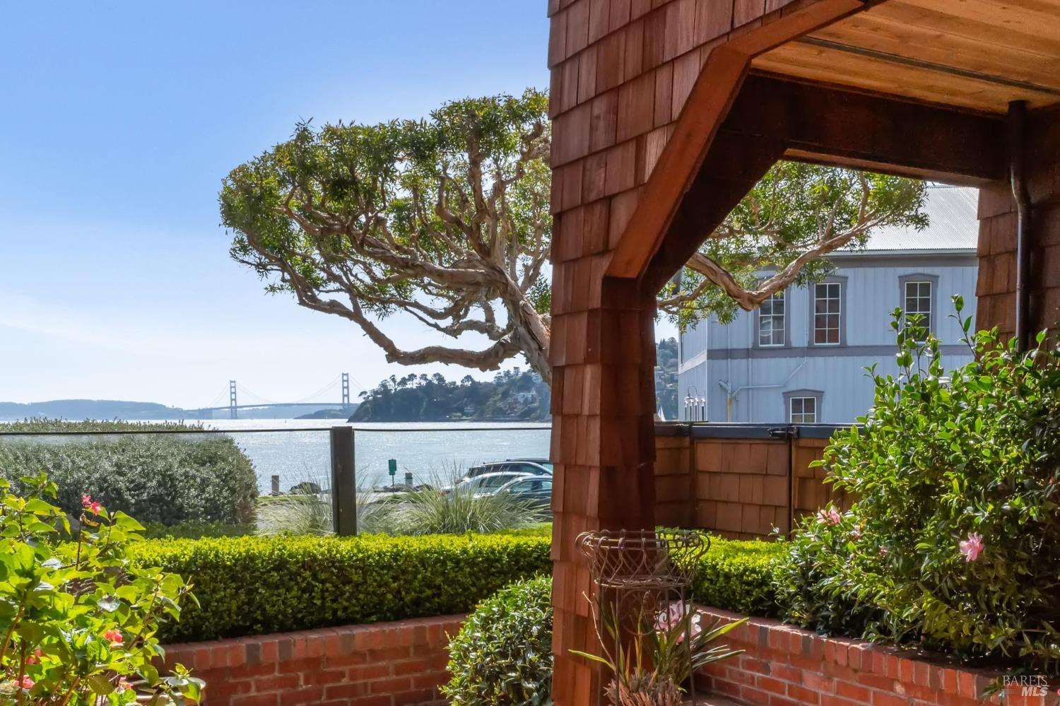 Detail Gallery Image 33 of 50 For 402 Paradise Dr, Tiburon,  CA 94920 - 2 Beds | 2 Baths