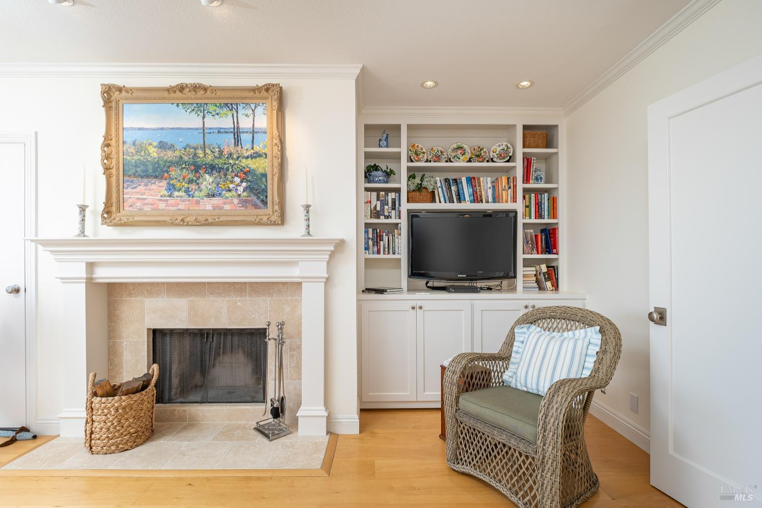 Detail Gallery Image 24 of 42 For 403 Paradise Dr, Tiburon,  CA 94920 - 3 Beds | 2/1 Baths