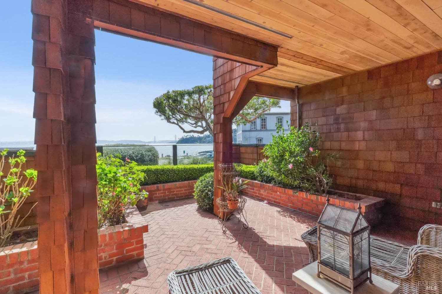 Detail Gallery Image 32 of 50 For 402 Paradise Dr, Tiburon,  CA 94920 - 2 Beds | 2 Baths