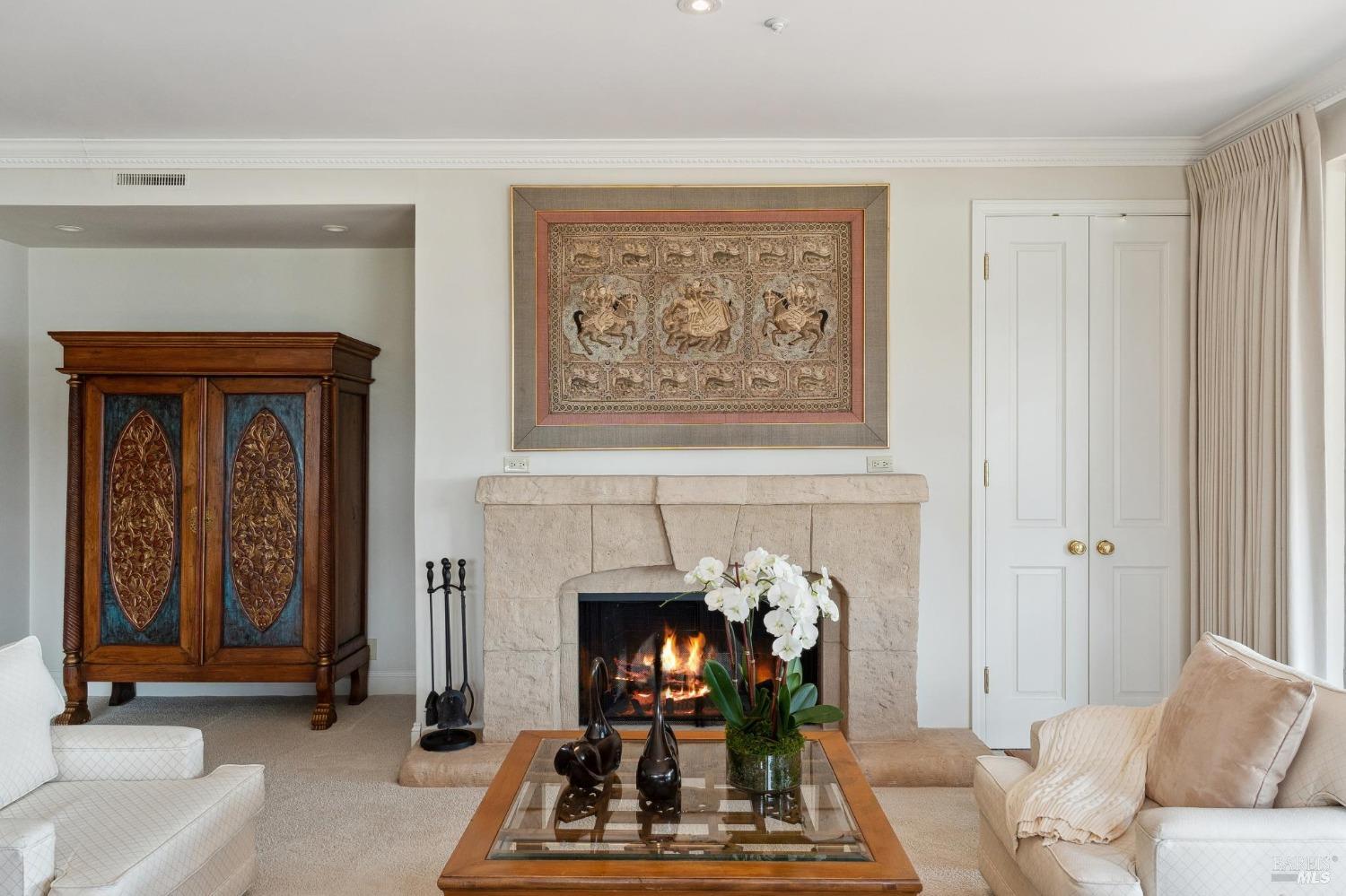 Detail Gallery Image 6 of 50 For 402 Paradise Dr, Tiburon,  CA 94920 - 2 Beds | 2 Baths