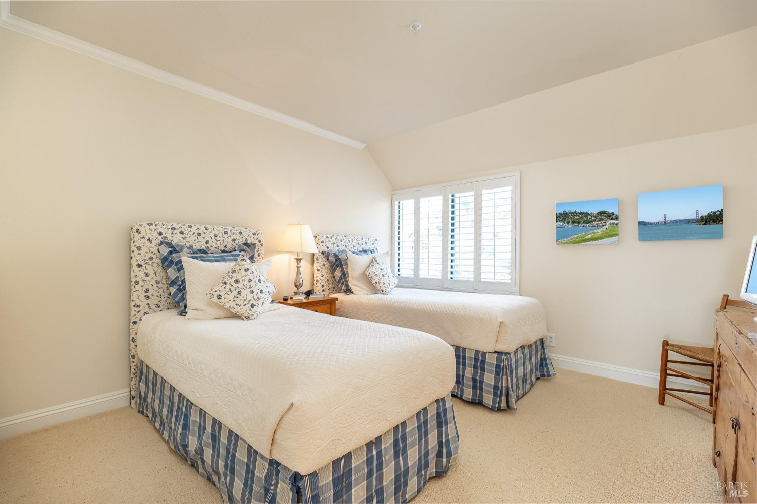Detail Gallery Image 31 of 42 For 403 Paradise Dr, Tiburon,  CA 94920 - 3 Beds | 2/1 Baths