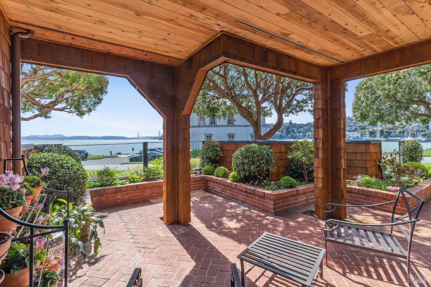 Detail Gallery Image 37 of 50 For 402 Paradise Dr, Tiburon,  CA 94920 - 2 Beds | 2 Baths