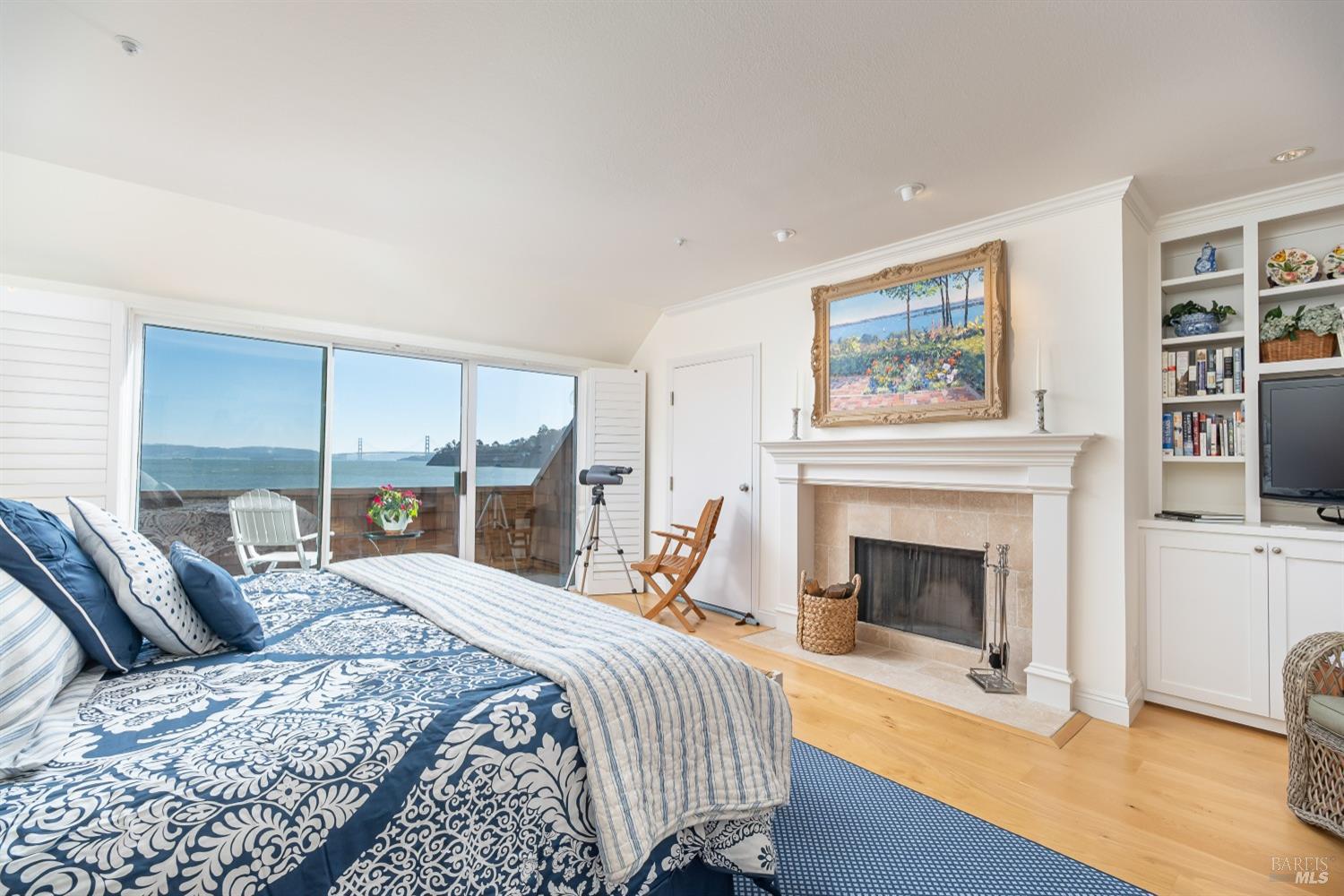 Detail Gallery Image 23 of 42 For 403 Paradise Dr, Tiburon,  CA 94920 - 3 Beds | 2/1 Baths
