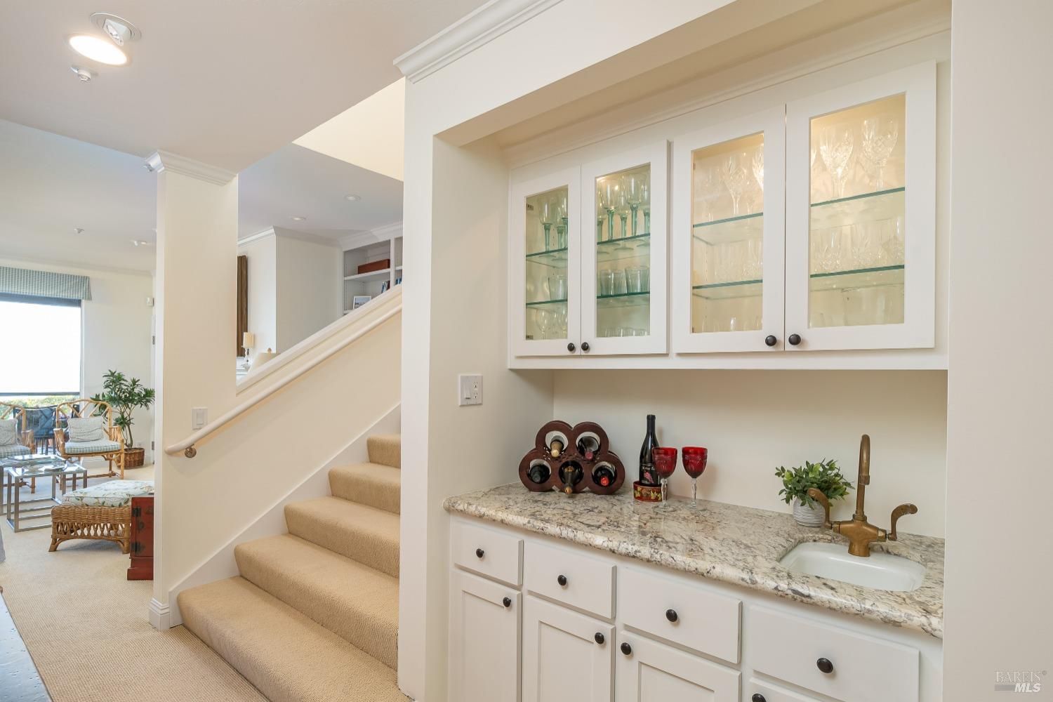 Detail Gallery Image 16 of 36 For 403 Paradise Dr, Tiburon,  CA 94920 - 3 Beds | 2/1 Baths