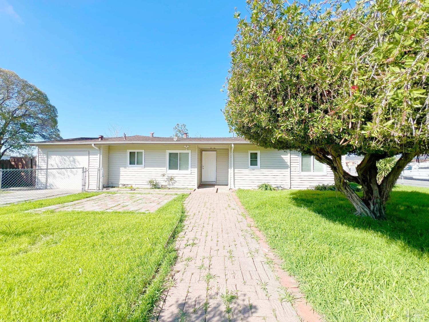 Single level 3br/1.5ba remodeled in 2017. Large eat in kitchen with plentiful cabinet space. Generou