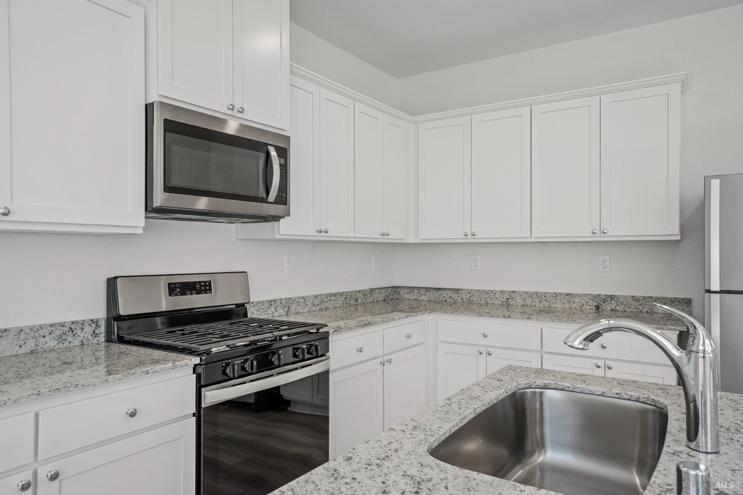 Detail Gallery Image 4 of 17 For 2281 Park Pl, Rio Vista,  CA 94571 - 2 Beds | 2/1 Baths