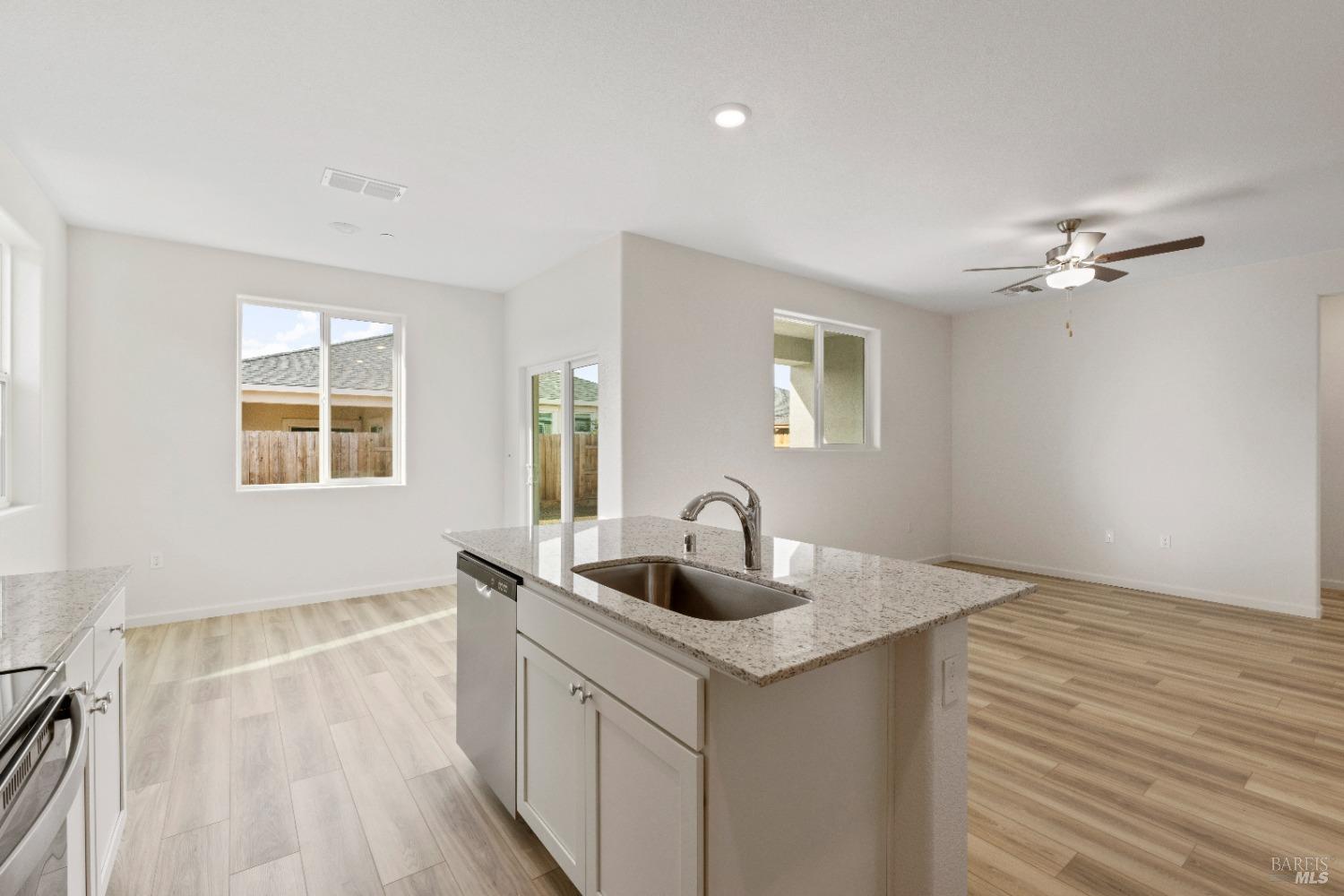 Detail Gallery Image 9 of 18 For 2271 Park Pl, Rio Vista,  CA 94571 - 2 Beds | 2 Baths