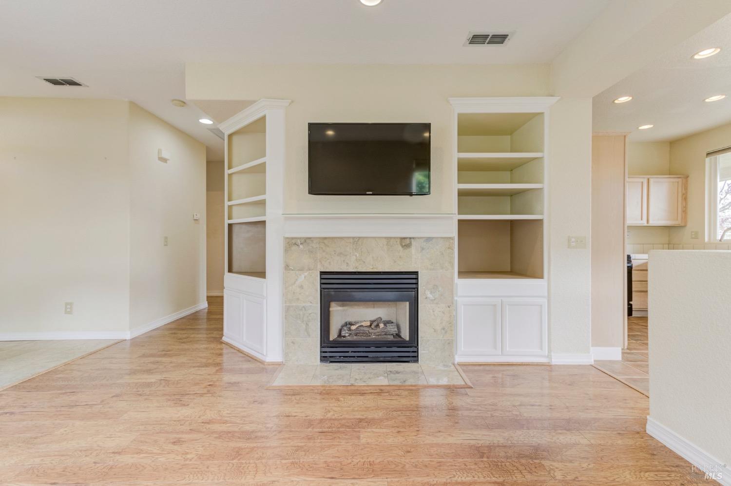 Detail Gallery Image 11 of 34 For 312 Rolling Hill Ct, Cloverdale,  CA 95425 - 2 Beds | 2 Baths
