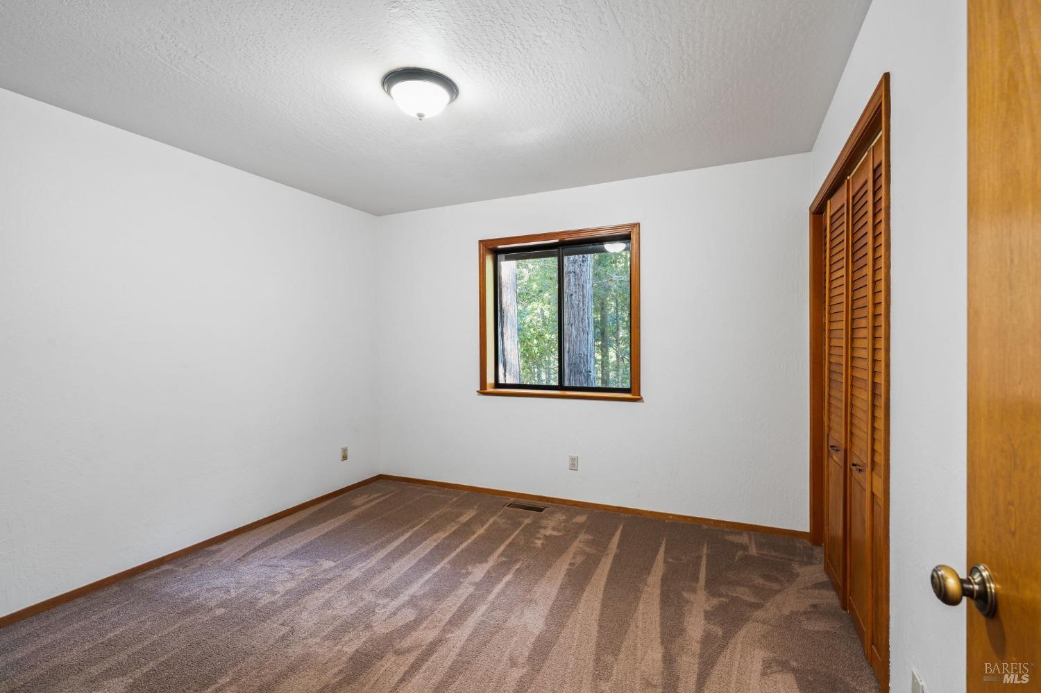 Detail Gallery Image 12 of 38 For 24228 Lilac Rd, Willits,  CA 95490 - 3 Beds | 2/1 Baths
